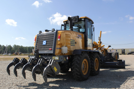 Автогрейдер XCMG GR215A 